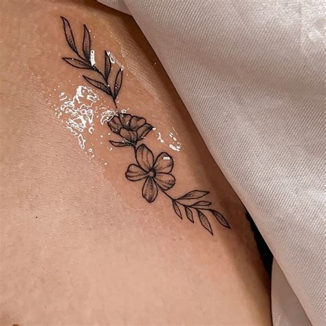 virilha gostosa|Tatuagem na virilha: 60 fotos e ideias para quem quer ousar